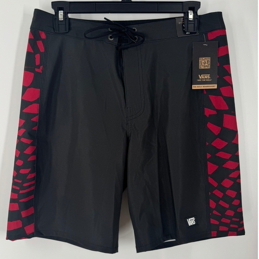 Vans MTE Daily Sideline Mens Boardshorts Black Red 19 Outseam Size 31 Relaxed